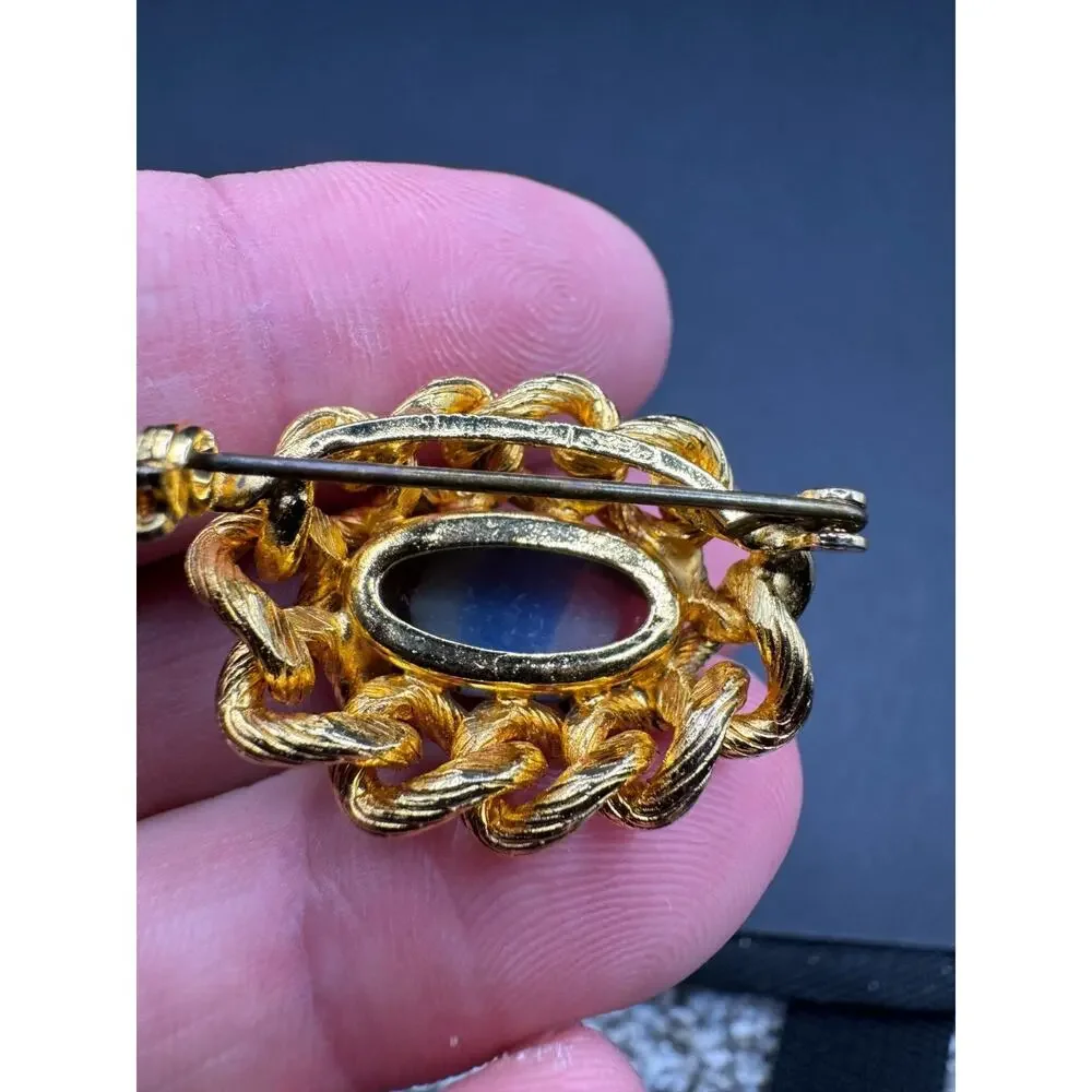 Vintage Striped Pink Blue Yellow Porphyry Art Glass Oval Gold Tone Brooch Pin